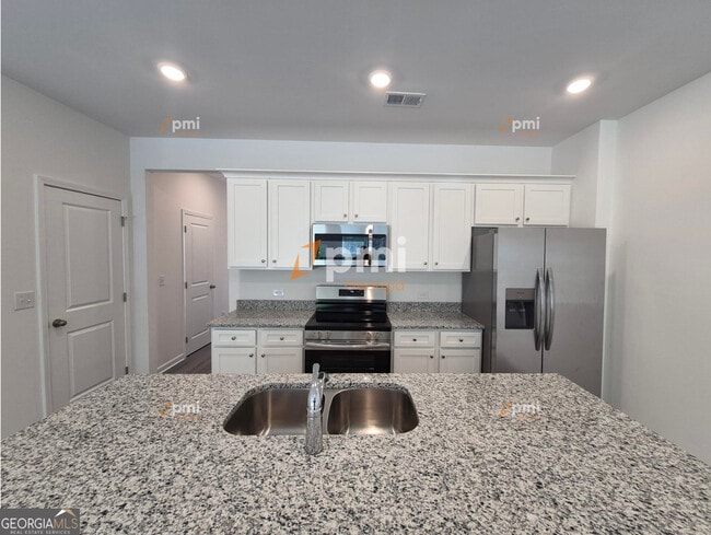 Foto del edificio - 140 Hazel Dr