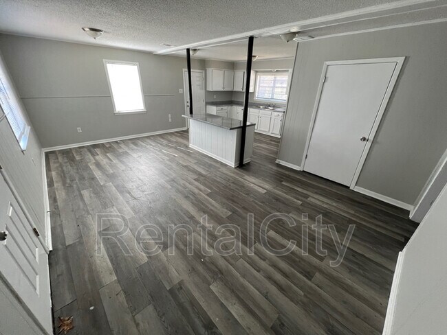Building Photo - 2547 Courtney Dr