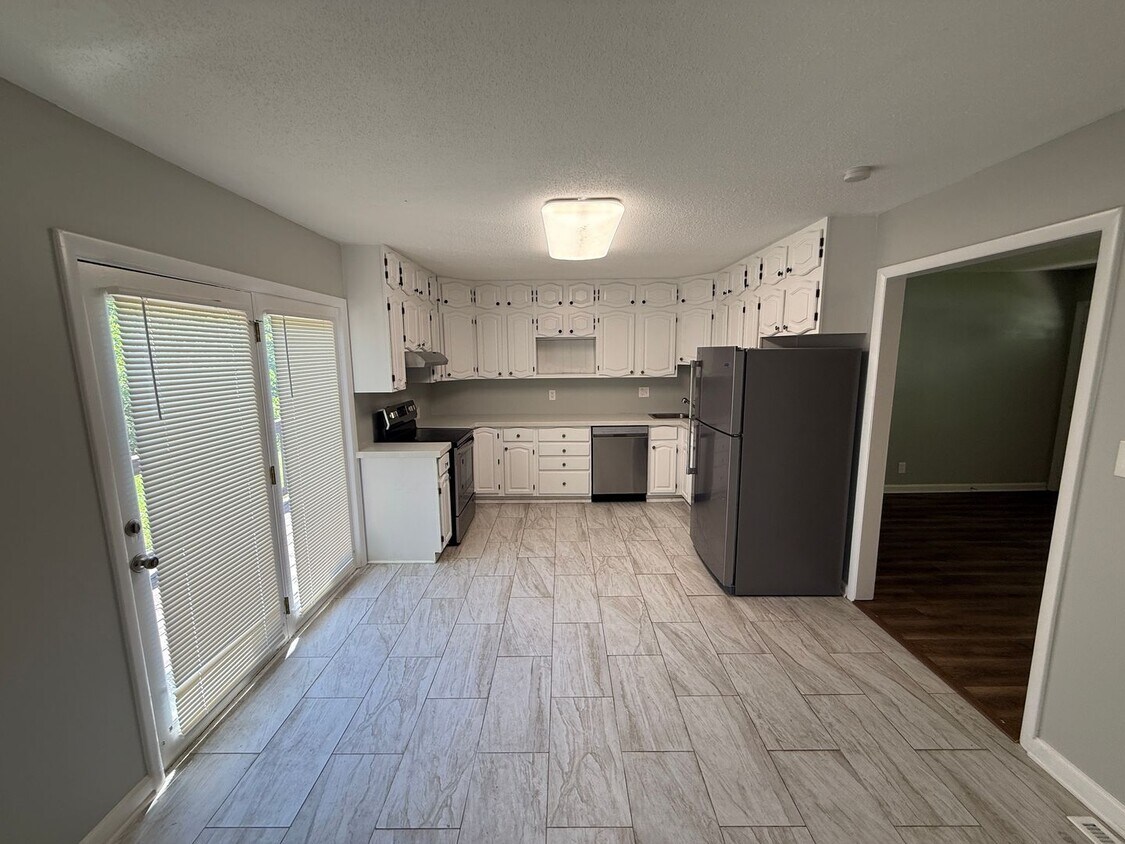 Building Photo - 4 BR/2BA| Newly Renovated Single Family Home |  | 1-Car Garage | Basement!