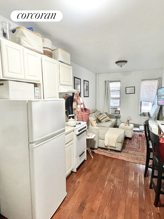 Foto principal - 413 E 70th St