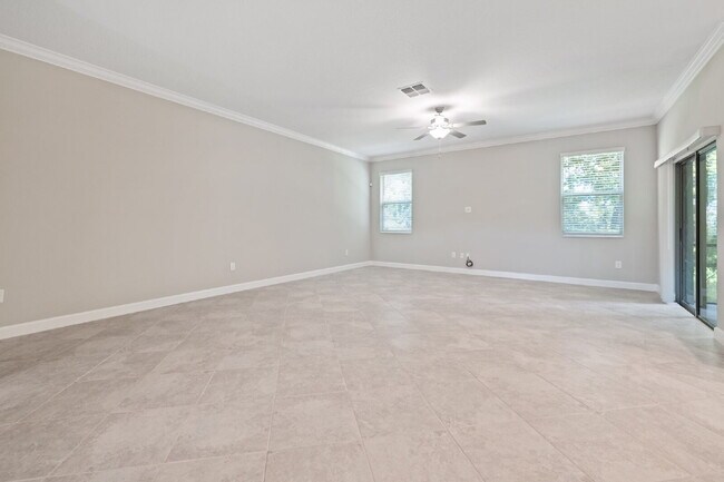 Foto del edificio - 1650 Roseville St