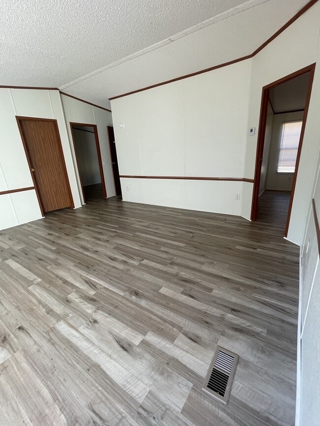 Building Photo - 421 Brown Farm Rd