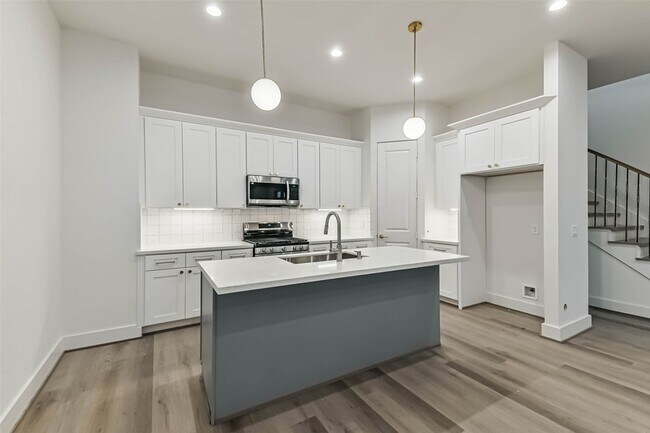 Building Photo - 7709 Earl Rudder Wy