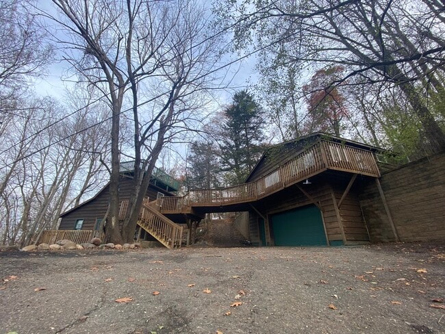 Building Photo - 335 Bradley St