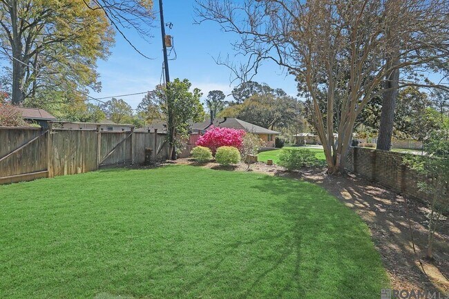 Foto del edificio - 7005 Whitlow Dr