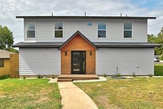 Building Photo - 815 Buckingham Pl