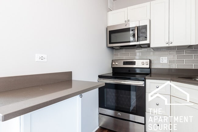 Foto del edificio - 817 W Lakeside Pl
