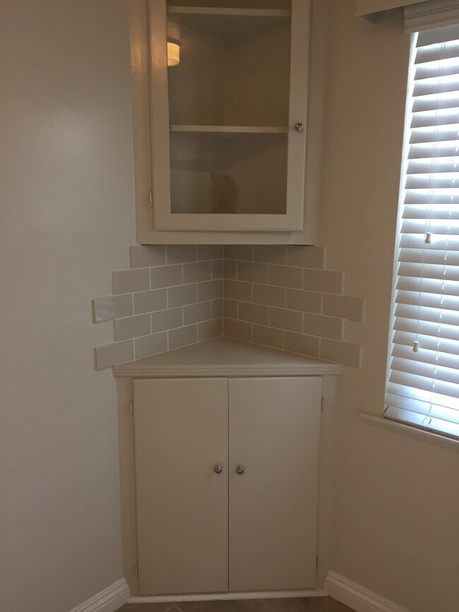 Building Photo - 2633 Encina St