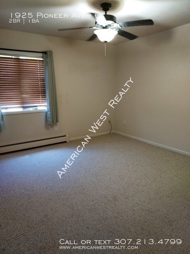 Building Photo - Nice condo with garage