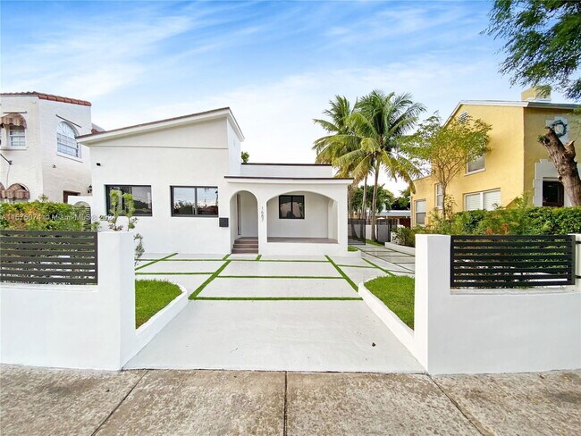 Photo - 1687 SW 11th St House