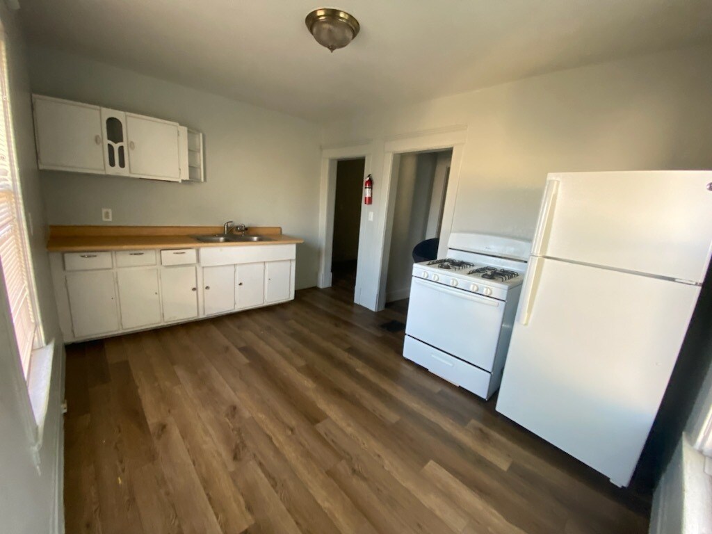 Kitchen - 514 Walnut Ct