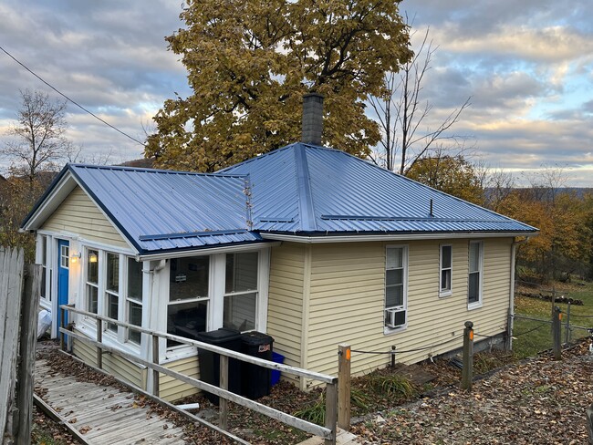 Building Photo - 444 US-22