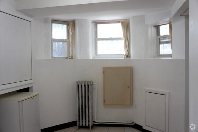 Building Photo - 733 43rd St