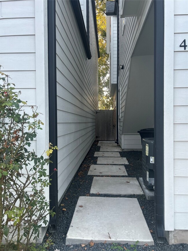 Building Photo - 4605 Lavatera St