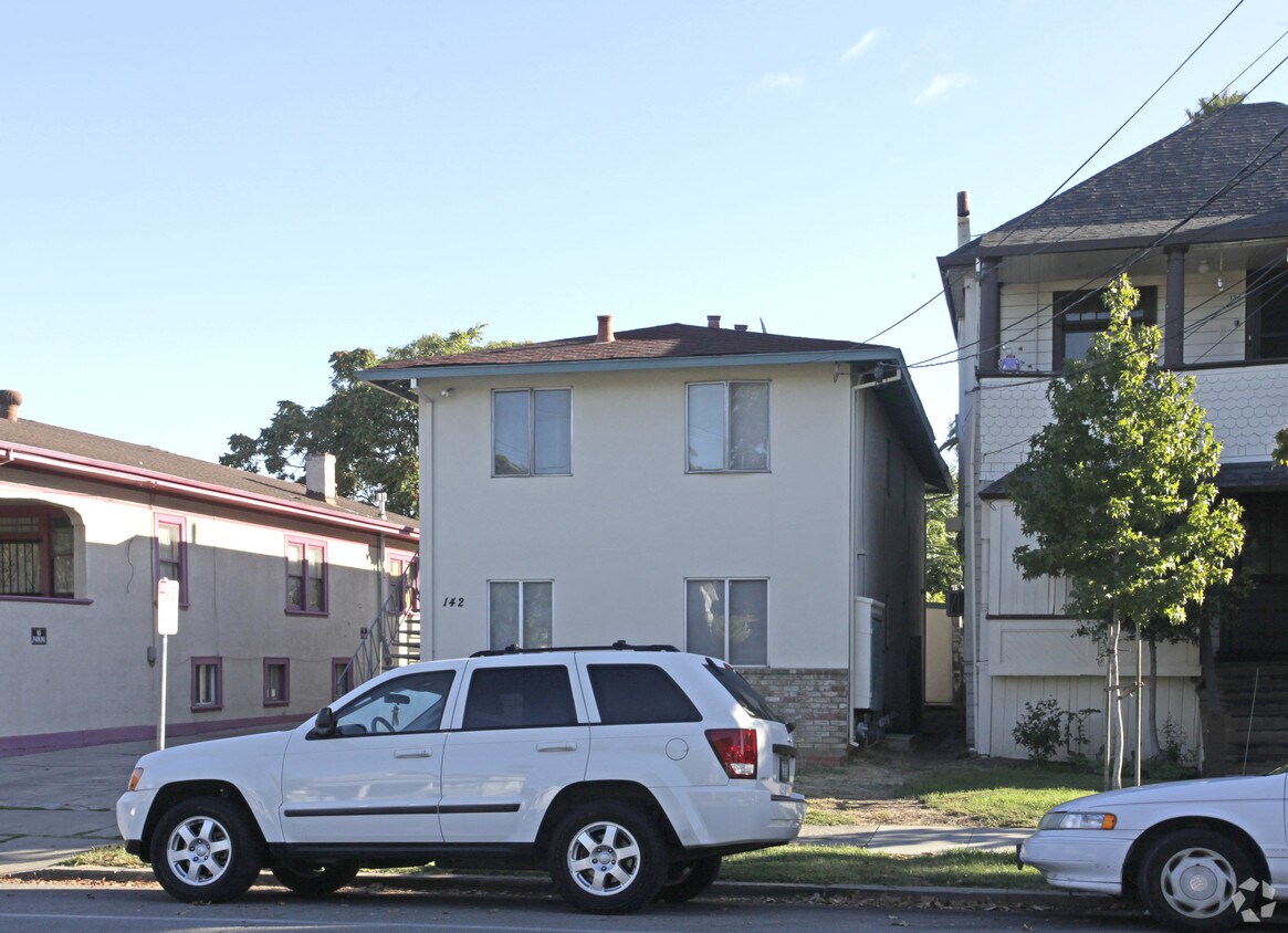 Building Photo - 142 N 7th St