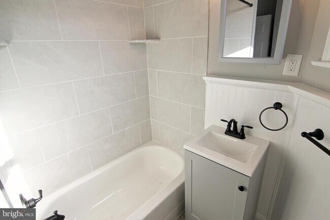 Building Photo - 66 E 4th St