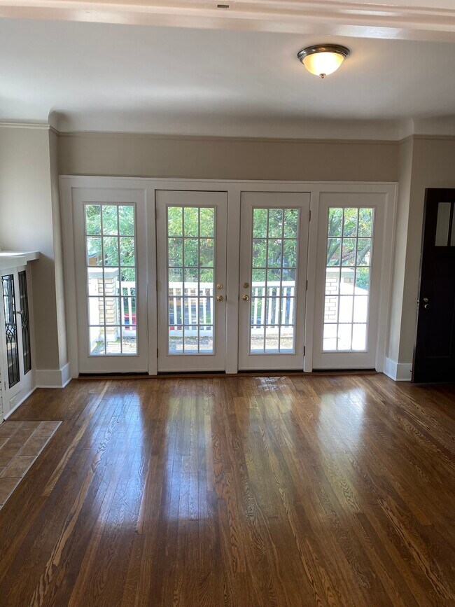 Living Room - 1020 Beaconsfield Ave