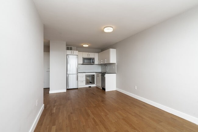 Building Photo - 730 St Clarens Ave