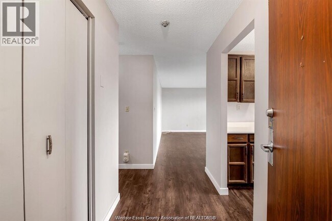 Photo du bâtiment - 3936 Wyandotte St E