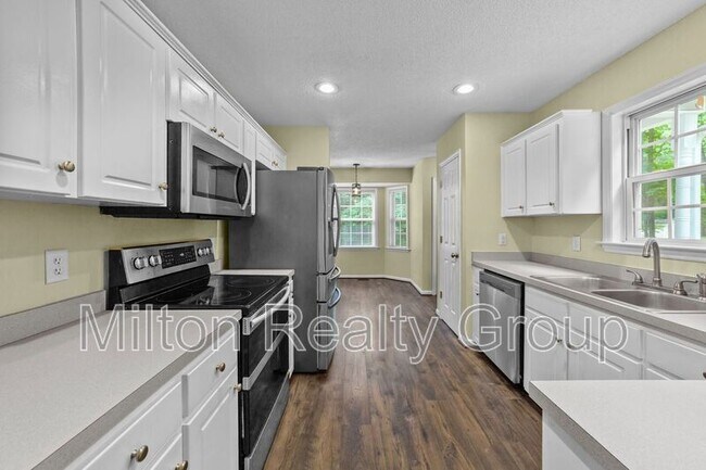 Building Photo - 136 Bradford Cir