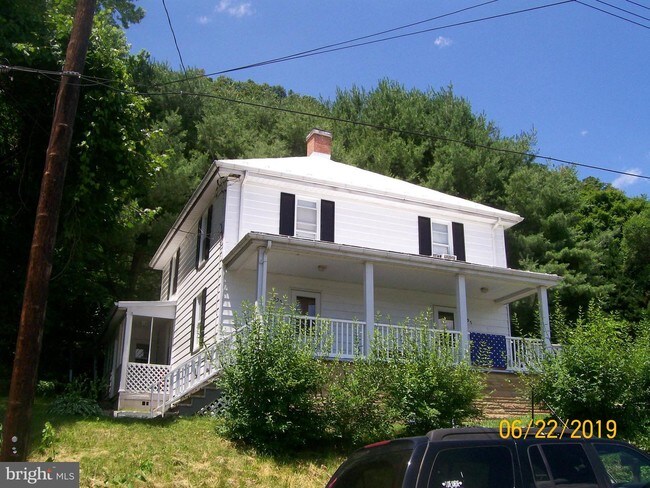 Building Photo - 395 Wilkes St