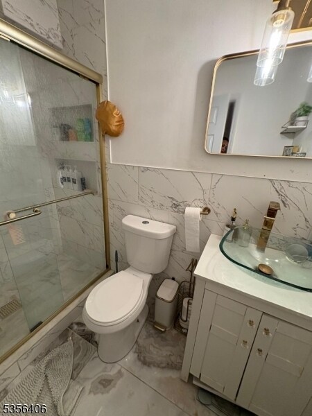 Foto del edificio - 246 Bond St
