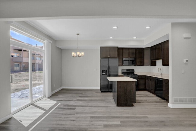 Foto del edificio - Modern 3-Bedroom Townhome – Conveniently L...