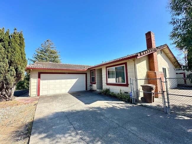 Building Photo - Great 4 Bedroom 2 Bath Single Story Home!