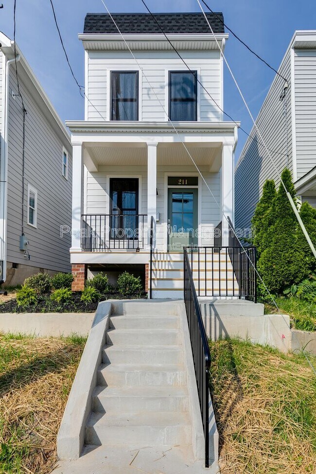 Building Photo - 211 E 15th St