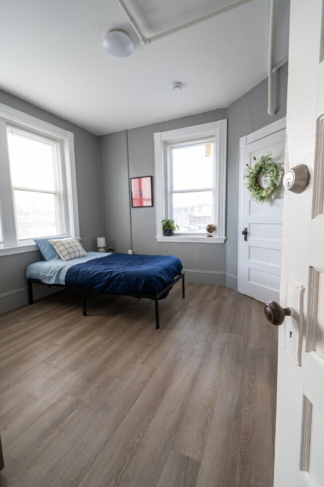 Building Photo - 376 Washington St