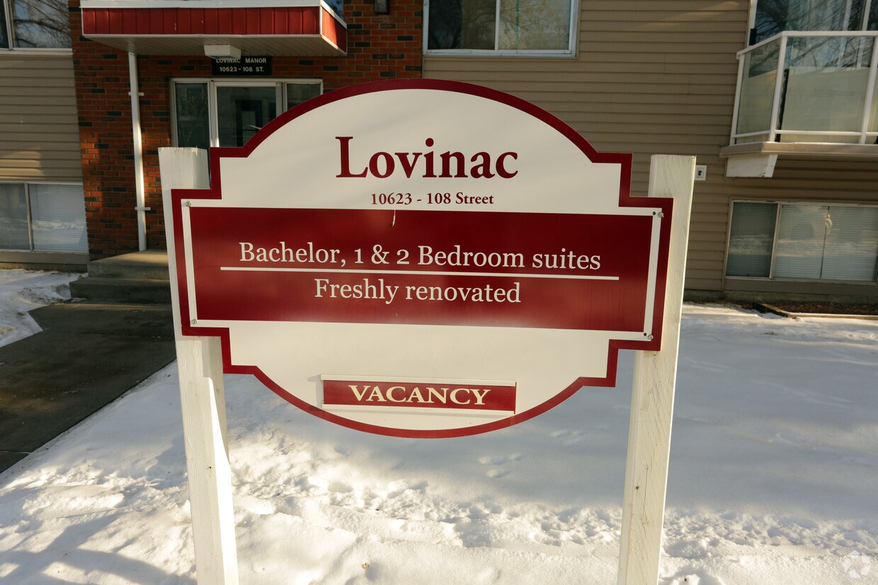 Photo du bâtiment - Lovinac Manor Apartments