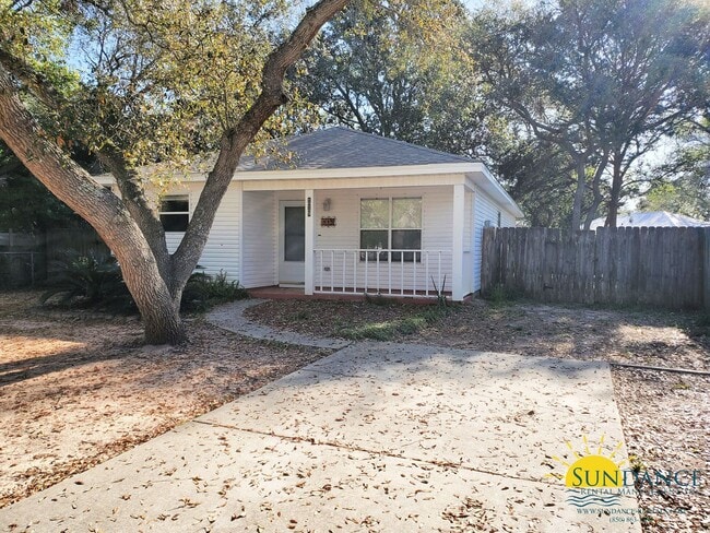 Building Photo - Great 4 Bedroom Home in Fort Walton!