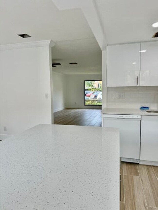 Foto del edificio - 325 Sandtree Drive, Palm Beach Gardens, FL...