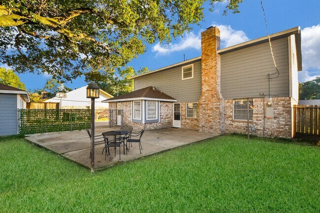 Foto del edificio - 7310 Ridge Oak Dr