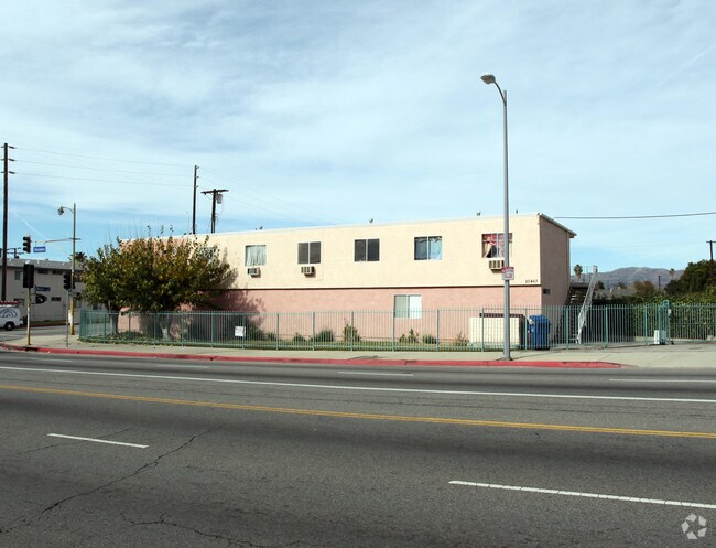 Building Photo - 20463 Vanowen St