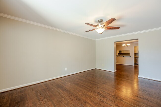 Foto del edificio - 6143 Edsall Rd