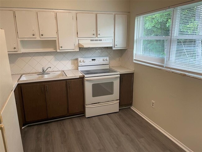 Building Photo - 2409 13th St W