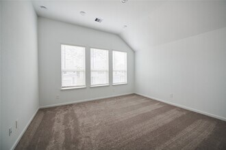 Building Photo - 665 Royal Arch Dr