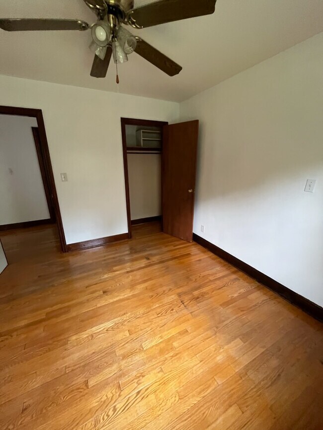 Building Photo - 488 Seminole Dr