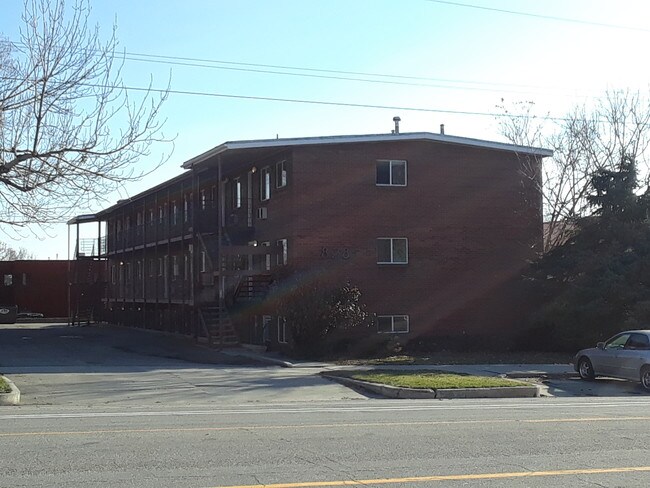 $1000 1BDRM CLOSE TO U of U - 828 E 200 S