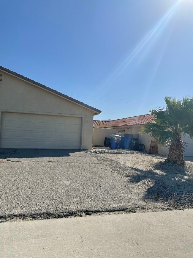 Building Photo - 13880 Ocotillo Rd