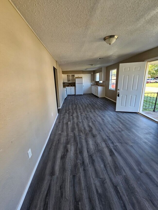 Building Photo - 3 Bedroom House Midwest City