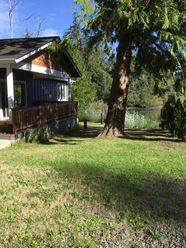 Building Photo - Serene Water View Property.