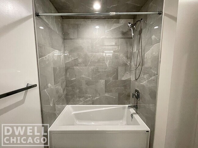 Foto del edificio - 1730 W Greenleaf Ave