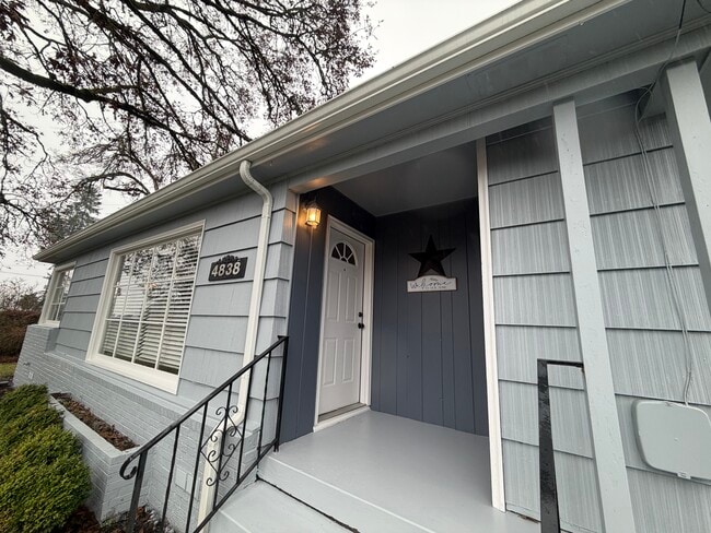 Building Photo - 4838 Summit St