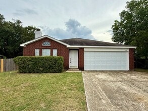 Building Photo - 175 Lynn Dr