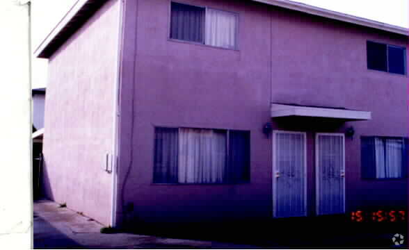Building Photo - 141 Charles Ave