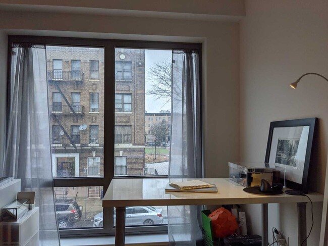 Foto del edificio - 500 Sterling Pl