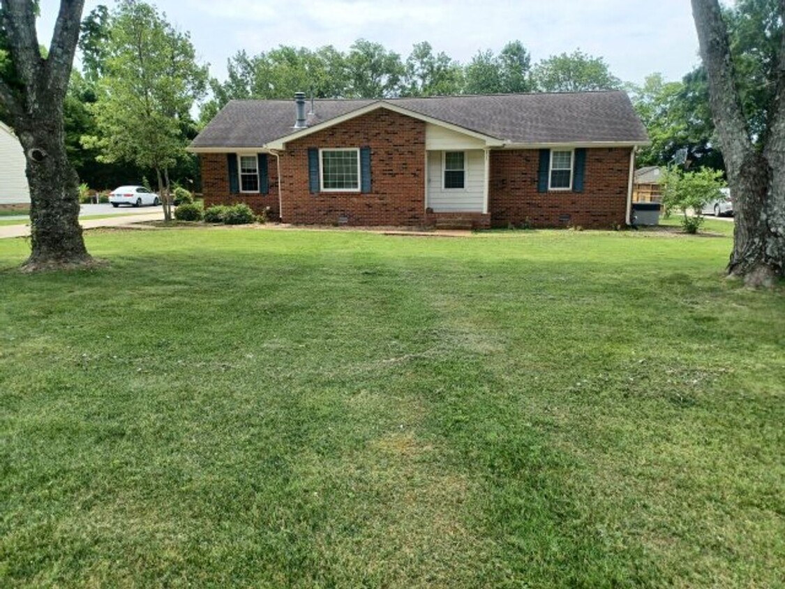 Foto principal - 3 br, 2 bath House - 804 Stonebroook Blvd.
