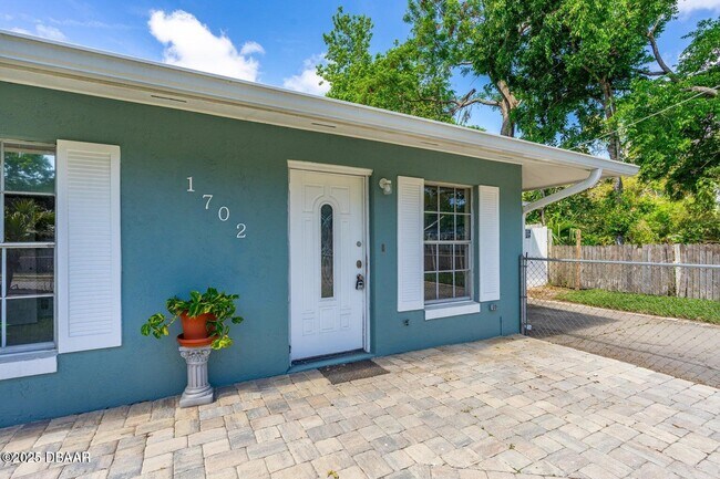 Foto del edificio - 1702 Carolina Ave